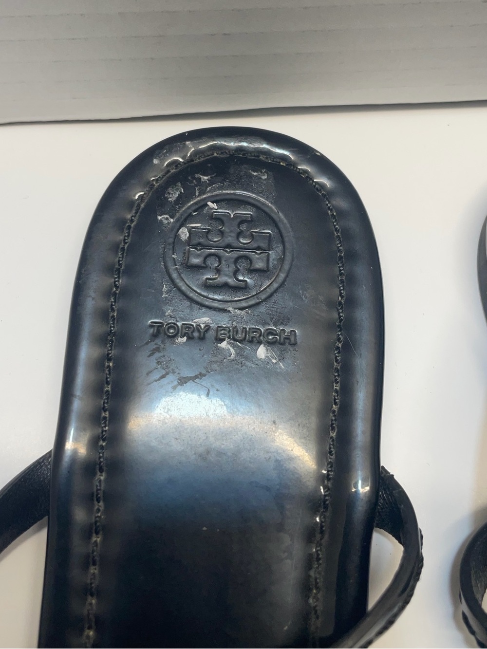 Tory Burch Sandals Dillan Black Leather Thong Gold Hardware Women Size 8 1/2 - Picture 2 of 4
